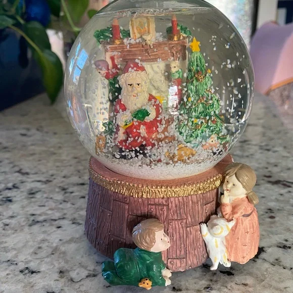 Snowglobe - Picture 2 of 3